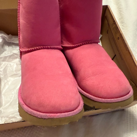 Girls UGGS SIZE 11 - Picture 2 of 7